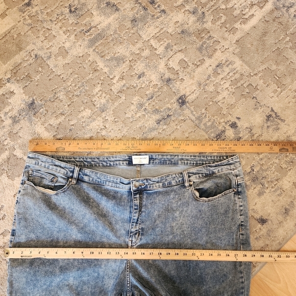 Lane Bryant Crop Jeans.  Women's plus size 34/36. 6X. Stretch denim - Picture 7 of 16